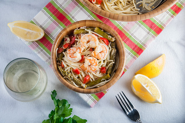 Christmas Shrimp Scampi with Red Peppers and Asparagus