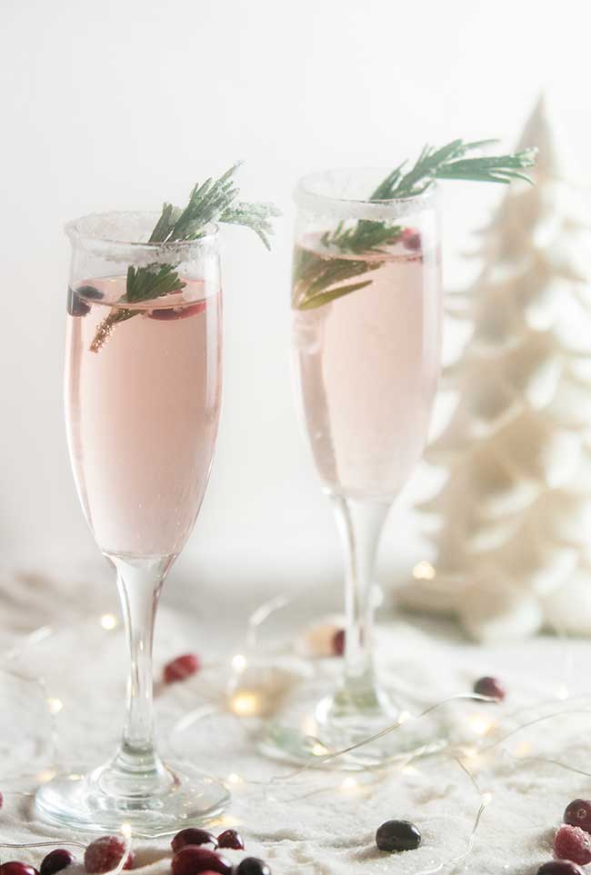 Christmas Cranberry Champagne Cocktails - Seasoned Sprinkles