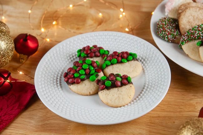 https://www.seasonedsprinkles.com/wp-content/uploads/2019/12/Store-Bought-Sugar-Cookie-Dough-Hacks-Dipped-Sugar-Cookies-7.jpg