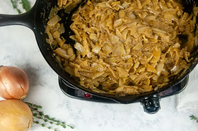 how to caramelize onions in a cast iron skillet