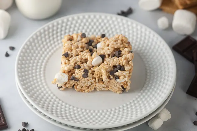 S'mores Rice Krispie Treats are an easy, kid friendly dessert.