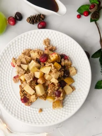 Cranberry apple baked oatmeal is a wholesome, festive breakfast you can meal prep.