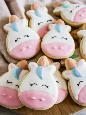 Learn how to make unicorn cookies with this sugar cookie decorating tutorial