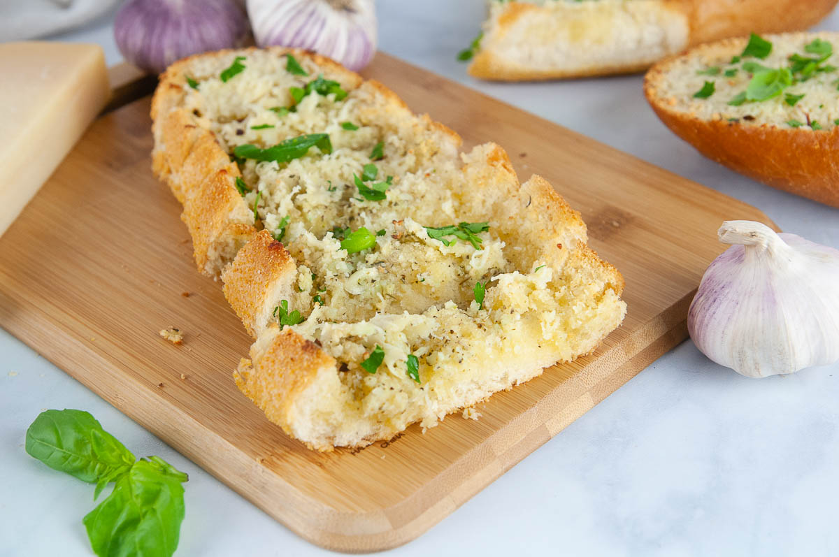 Easy cheesy garlic bread makes a perfect side dish for any pasta, soup, or salad.