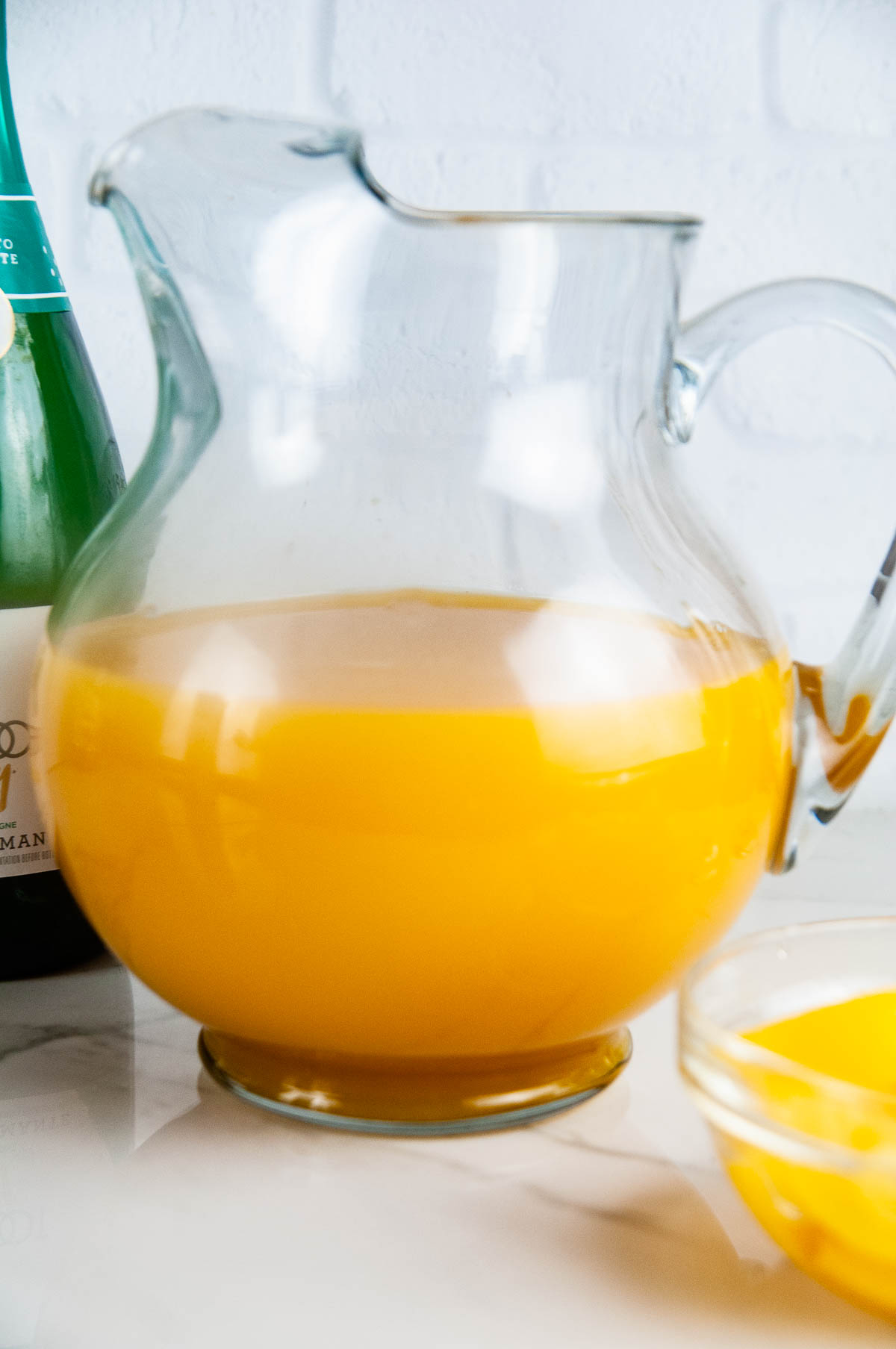 Mix the orange juice and peach nectar together in a pitcher.Mix the orange juice and peach nectar together in a pitcher.