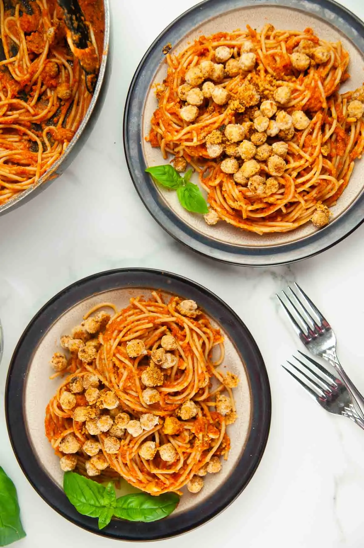Pasta with Chickpeas (Pasta e Ceci) is a bite of heaven in an easy vegetarian, budget friendly, rustic Italian dinner. Ready in under 30 minutes!