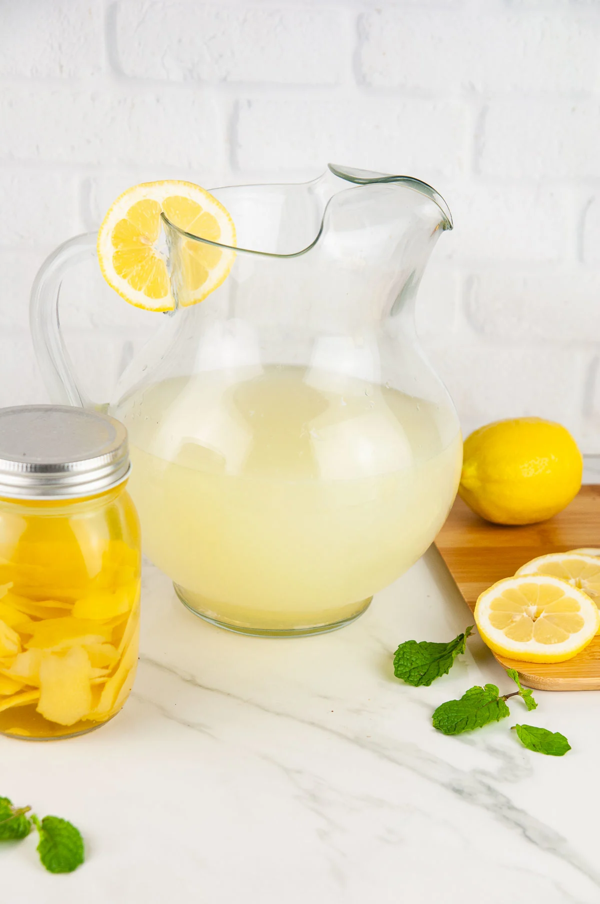 Ingredients for Alcoholic Lemonade Spiked Lemonade Cocktails: Lemonade and Limoncello