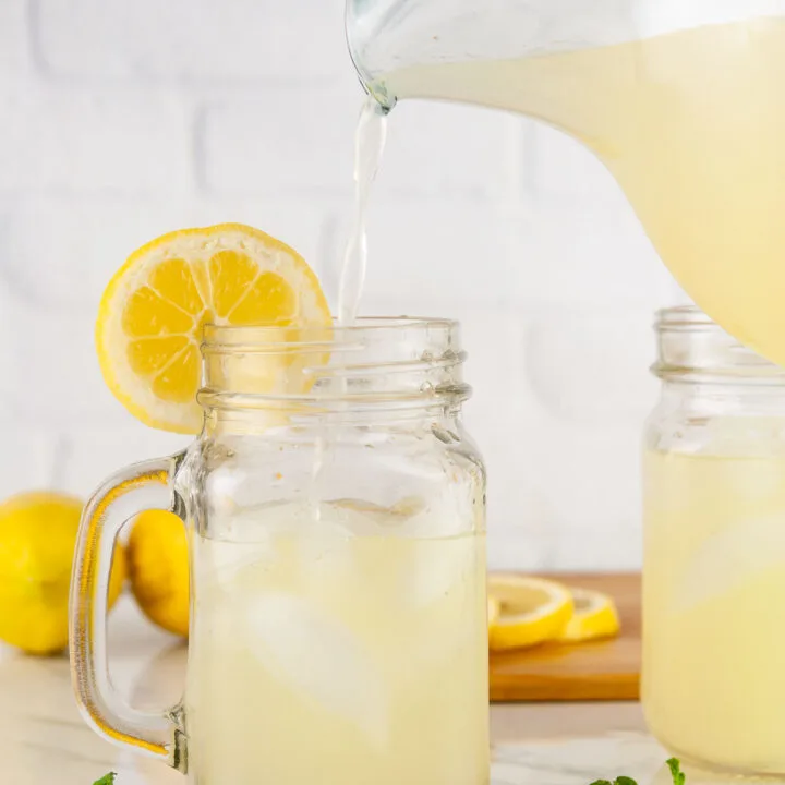 Mix the lemonade and limoncello together in a pitcher and pour it into glasses with ice