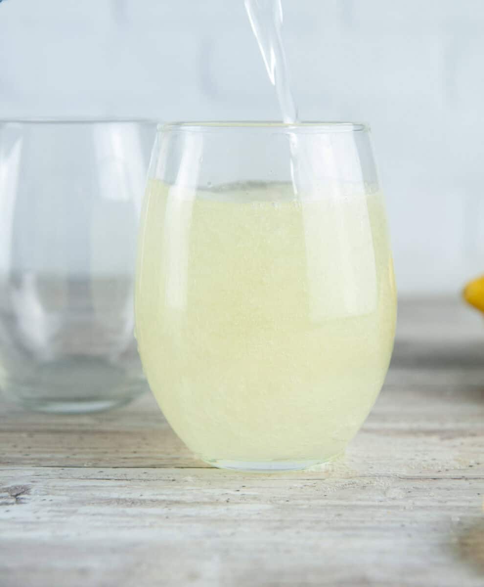 Easy Limoncello Spritz Recipe Limoncello And Prosecco Cocktail Easy Limoncello Spritz Recipe Limoncello And Prosecco Cocktail